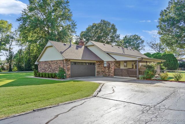 9997 E Palm Tree Road, Claremore, OK 74019