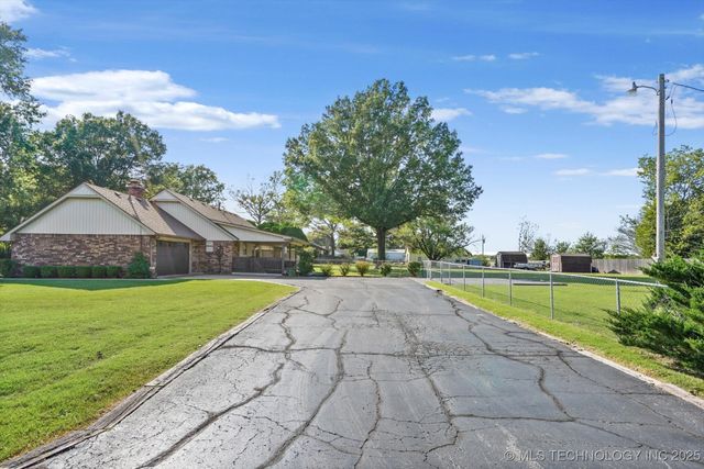 9997 E Palm Tree Road, Claremore, OK 74019