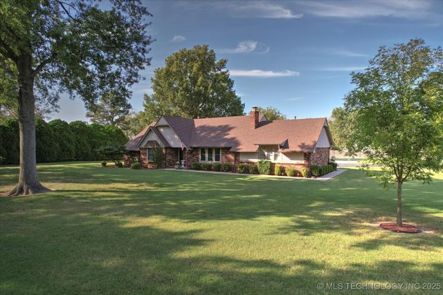 9997 E Palm Tree Road, Claremore, OK 74019