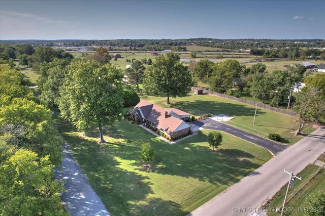9997 E Palm Tree Road, Claremore, OK 74019