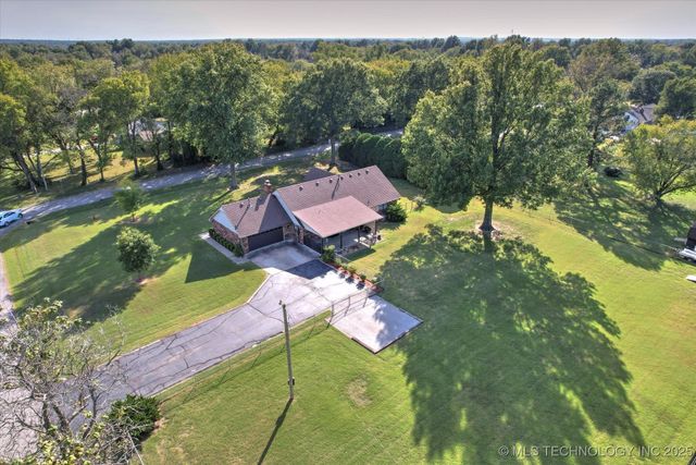 9997 E Palm Tree Road, Claremore, OK 74019
