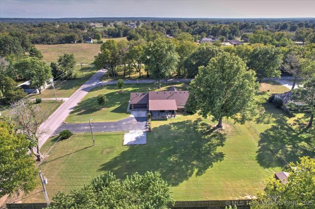 9997 E Palm Tree Road, Claremore, OK 74019