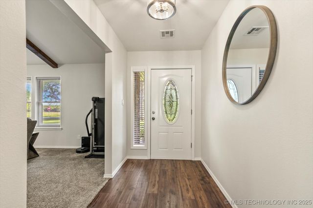9997 E Palm Tree Road, Claremore, OK 74019