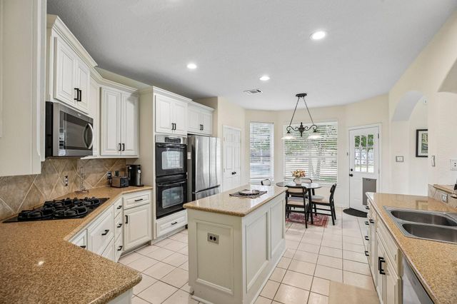 14 Guinevere Place, The Woodlands, TX 77384