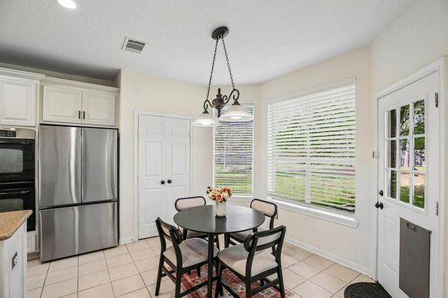 14 Guinevere Place, The Woodlands, TX 77384