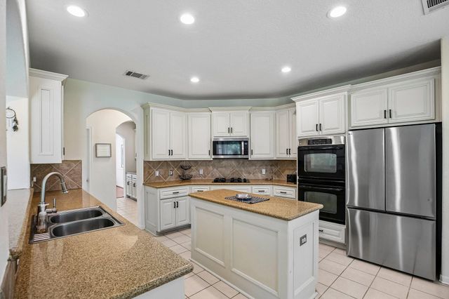 14 Guinevere Place, The Woodlands, TX 77384