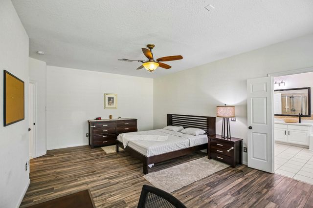 14 Guinevere Place, The Woodlands, TX 77384