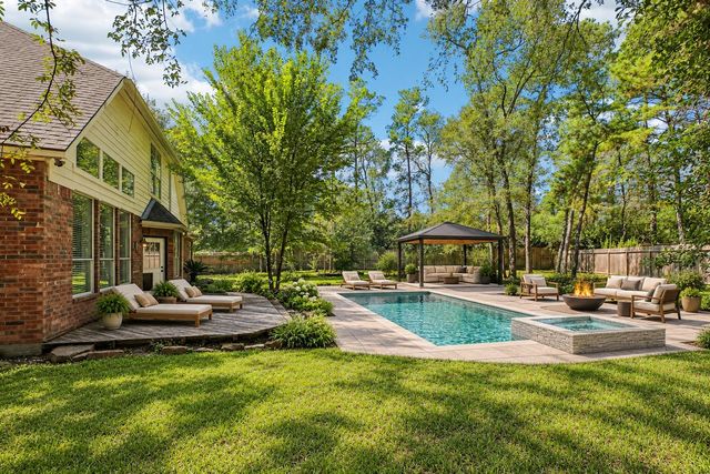 14 Guinevere Place, The Woodlands, TX 77384