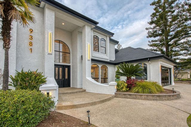 9381 N Woodmont Drive, Fresno, CA 93720