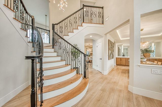 9381 N Woodmont Drive, Fresno, CA 93720