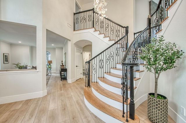 9381 N Woodmont Drive, Fresno, CA 93720