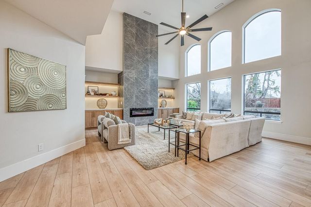 9381 N Woodmont Drive, Fresno, CA 93720