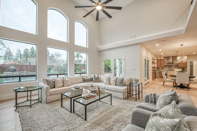 9381 N Woodmont Drive, Fresno, CA 93720
