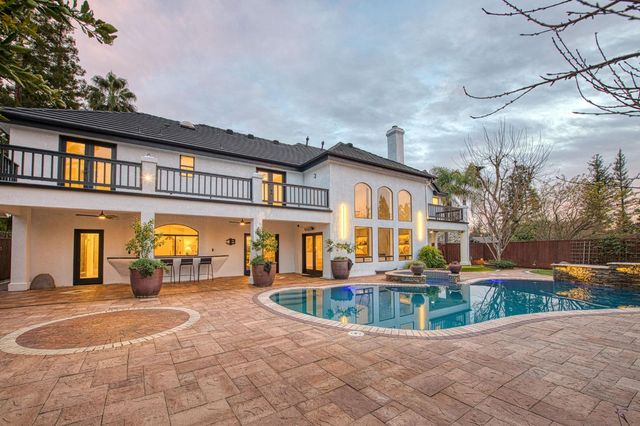 9381 N Woodmont Drive, Fresno, CA 93720