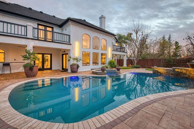 9381 N Woodmont Drive, Fresno, CA 93720