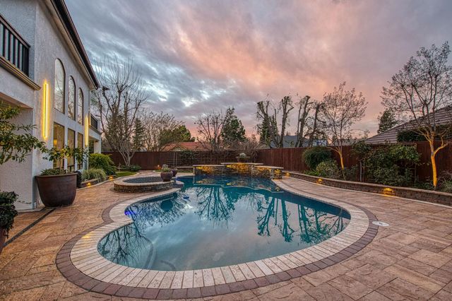 9381 N Woodmont Drive, Fresno, CA 93720