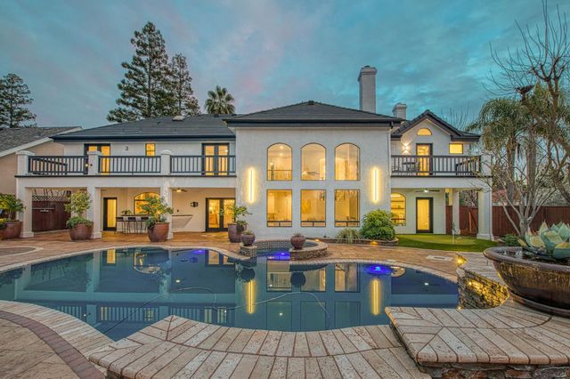 9381 N Woodmont Drive, Fresno, CA 93720