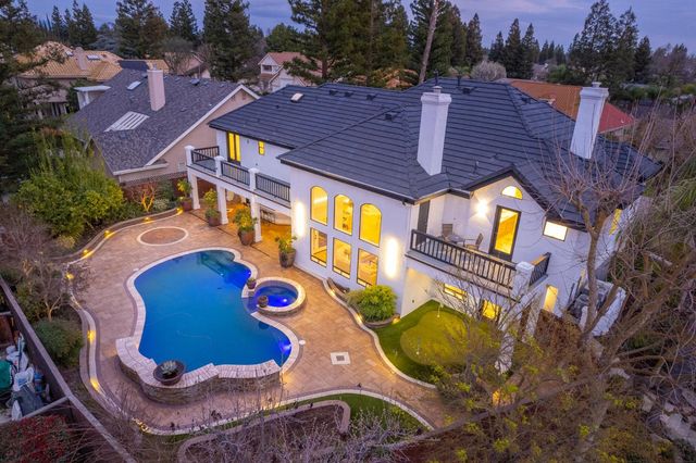 9381 N Woodmont Drive, Fresno, CA 93720