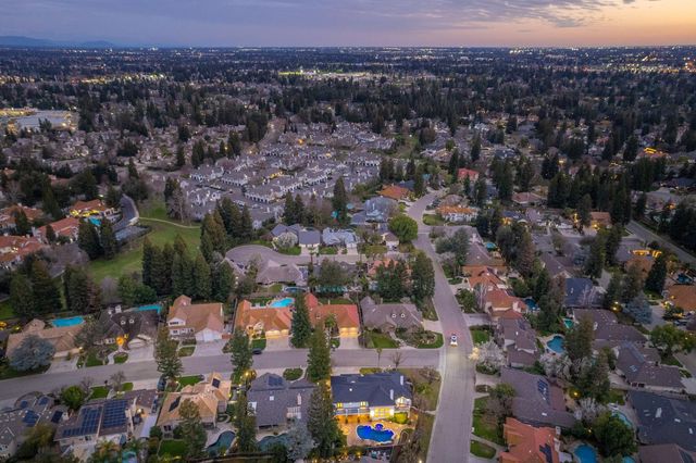 9381 N Woodmont Drive, Fresno, CA 93720