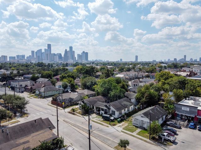 2403 Fulton Street, Houston, TX 77009
