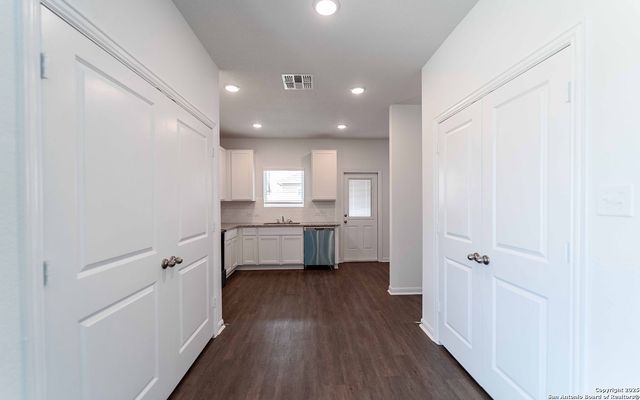 9019 Gilly Park, Converse, TX 78109