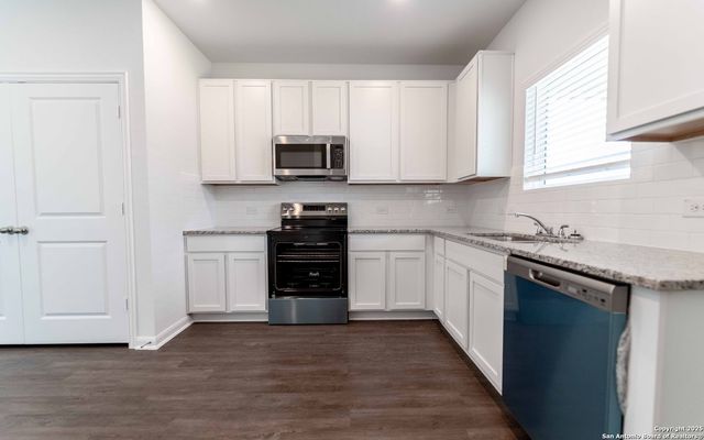9019 Gilly Park, Converse, TX 78109