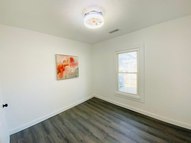 900 W Woodlawn Street, Springfield, MO 65803