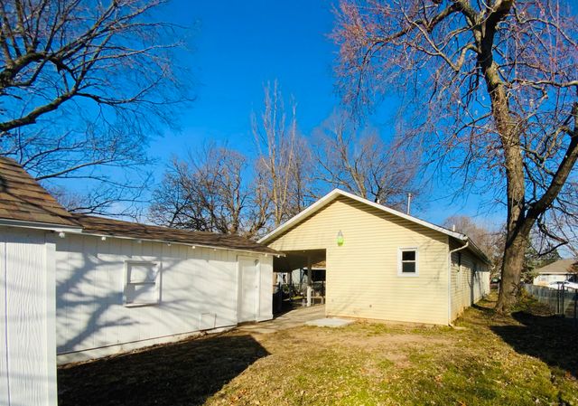900 W Woodlawn Street, Springfield, MO 65803