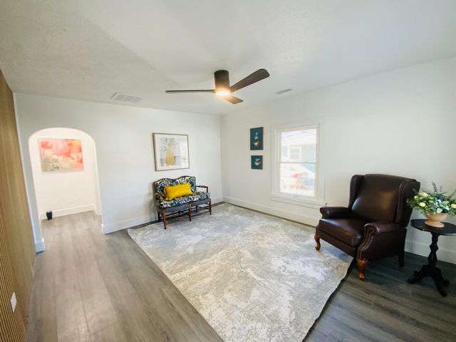 900 W Woodlawn Street, Springfield, MO 65803