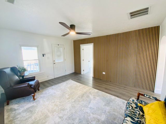 900 W Woodlawn Street, Springfield, MO 65803