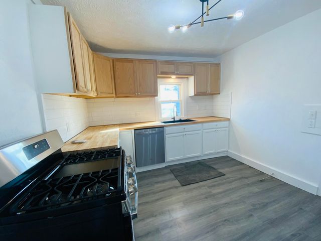 900 W Woodlawn Street, Springfield, MO 65803