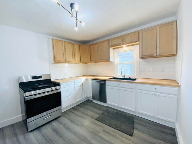 900 W Woodlawn Street, Springfield, MO 65803