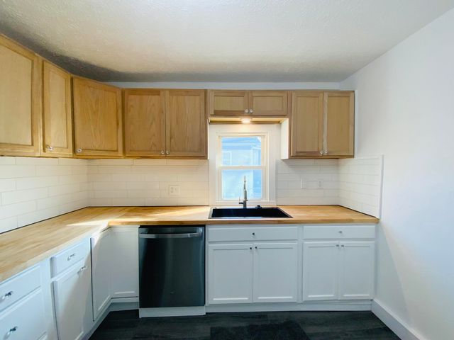 900 W Woodlawn Street, Springfield, MO 65803