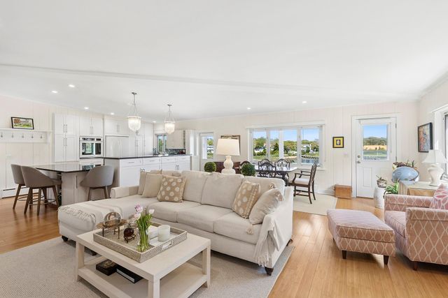 47 Rampasture Road Apt. M, Hampton Bays, NY 11946