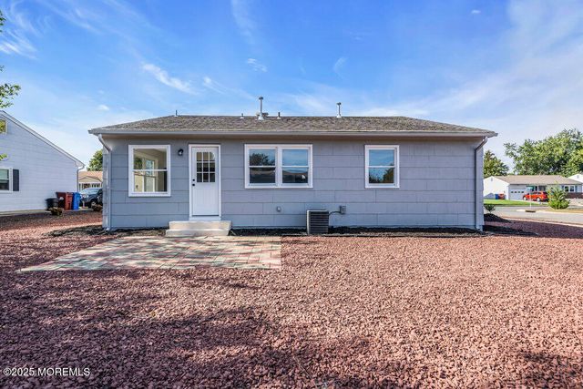 29 Carlisle Road, Toms River, NJ 08757