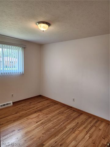 12020 Denver Drive, Parma, OH 44130