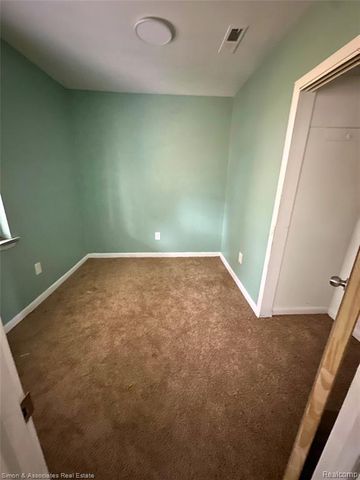 7646 Brace Street, Detroit, MI 48228