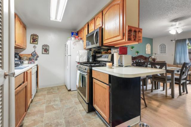 2416 W Turner Rd, Lodi, CA 95242