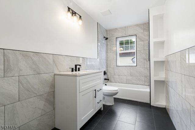 144 N 14Th St, East Orange City, NJ 07017