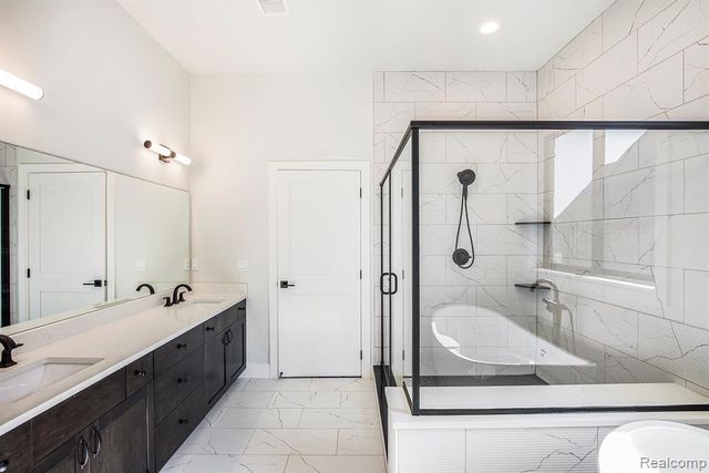 13851 Arthur Court, Washington, MI 48094