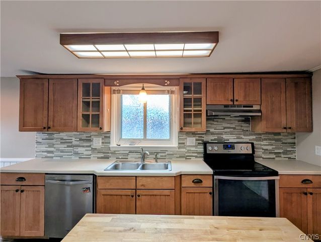 116 Berwick Road North, Salina, NY 13208