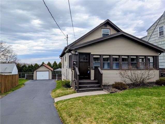 116 Berwick Road North, Salina, NY 13208