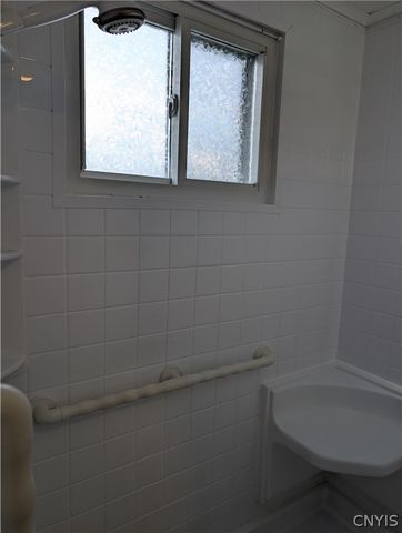 116 Berwick Road North, Salina, NY 13208