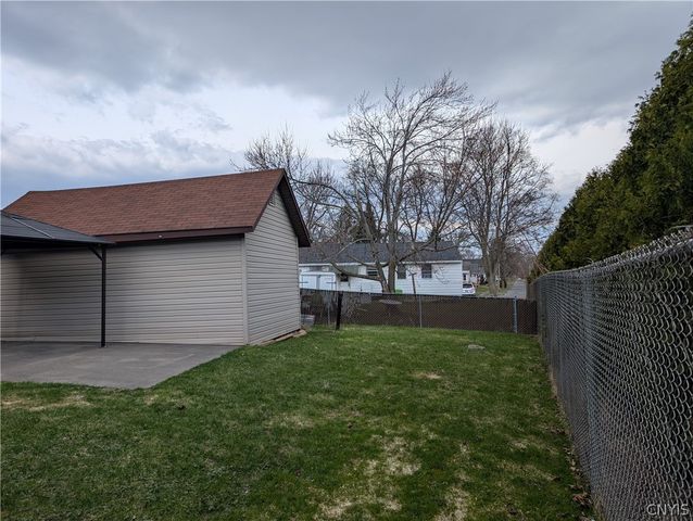 116 Berwick Road North, Salina, NY 13208