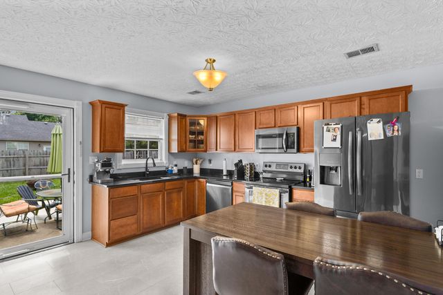322 Village Drive, Berea, KY 40403