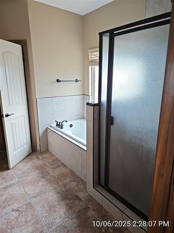 3332 NE Brentwood Dr, Lawton, OK 73507