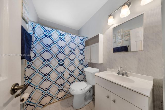 3126 NW 28th St, Miami, FL 33142