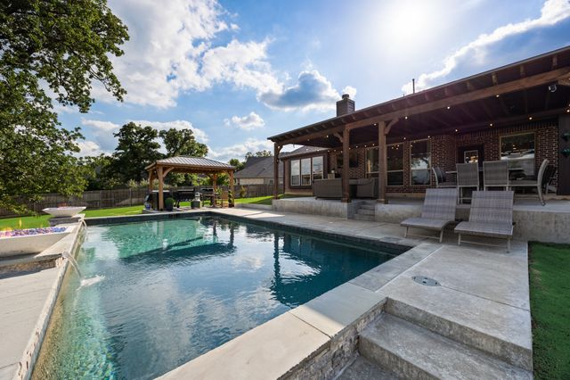 1128 English Oak Court, Burleson, TX 76028