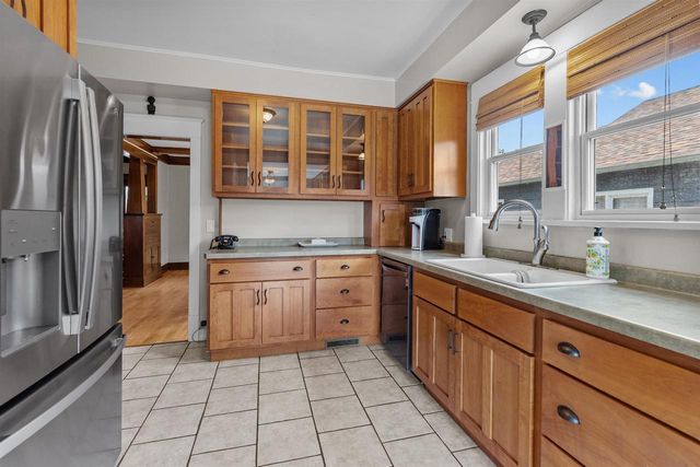 612 W BUCK STREET, New London, WI 54961