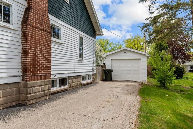 612 W BUCK STREET, New London, WI 54961
